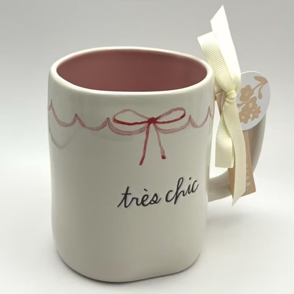 Rae Dunn Set of Two
Très Chic Mugs